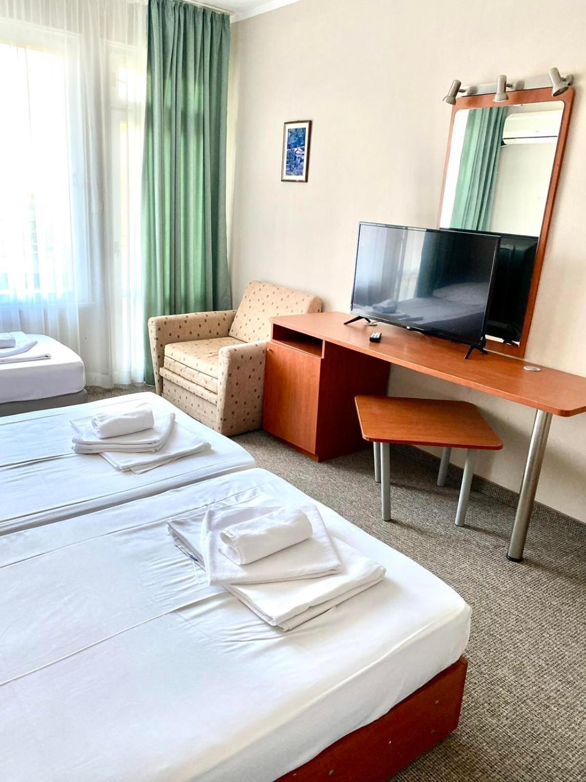 Hotel Green Park Kiten  Esterno foto